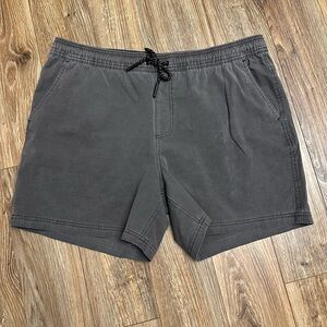 Bare bottom volley short